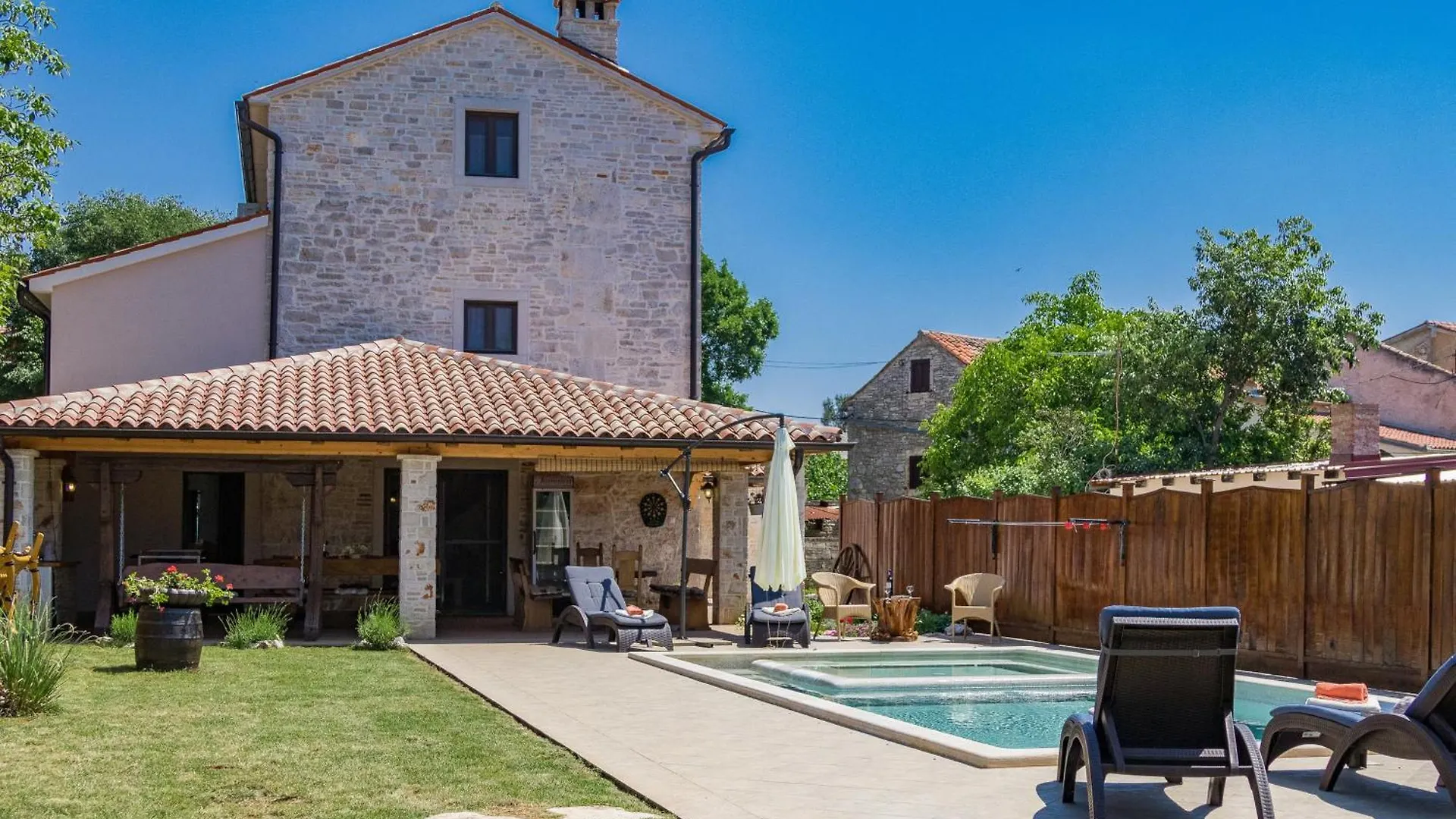Vakantiehuis Villa Histria, A Wonderfuly And Luxurious Villa Manjadvorci