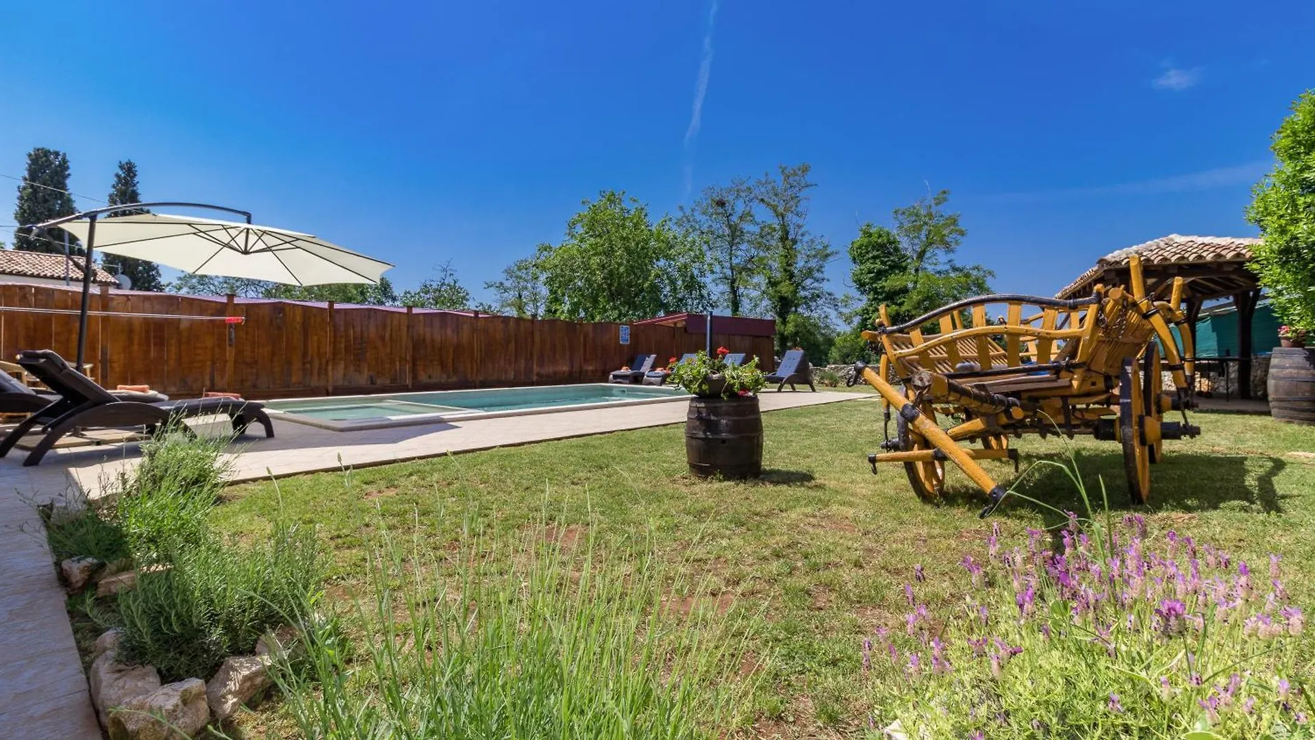Vakantiehuis Villa Histria, A Wonderfuly And Luxurious Villa Manjadvorci